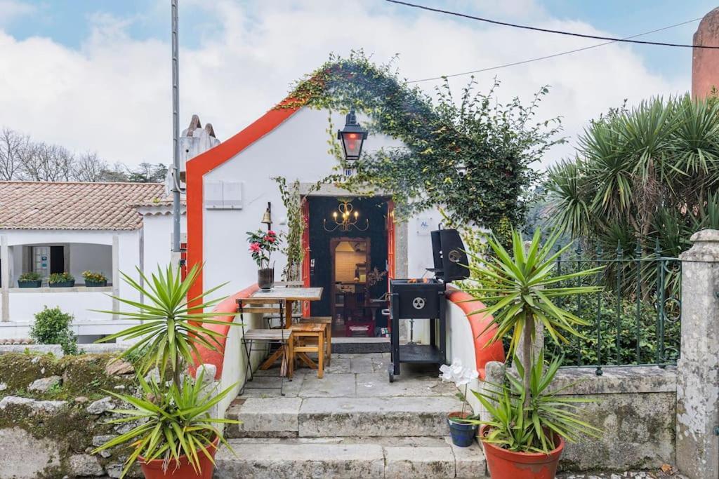 Unique Luxurious 17-Century Smart Chapel In Historical Center - Sintra Wow Villa Bagian luar foto